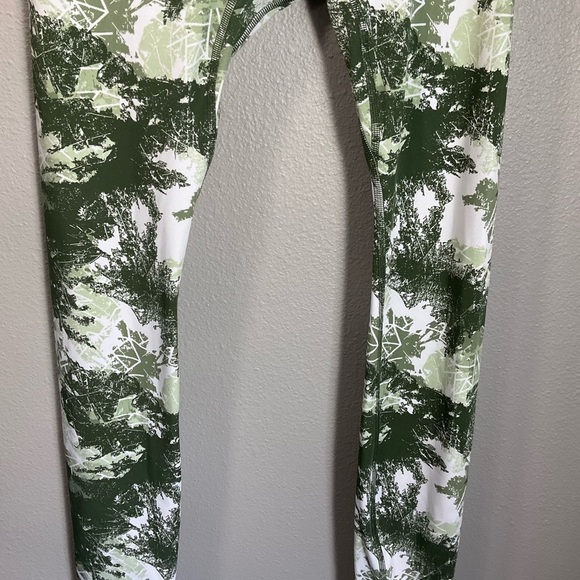 Gymshark Training Leggings in Green Camo Print High Waisted Camouflage Small B59 - Picture 3 of 7